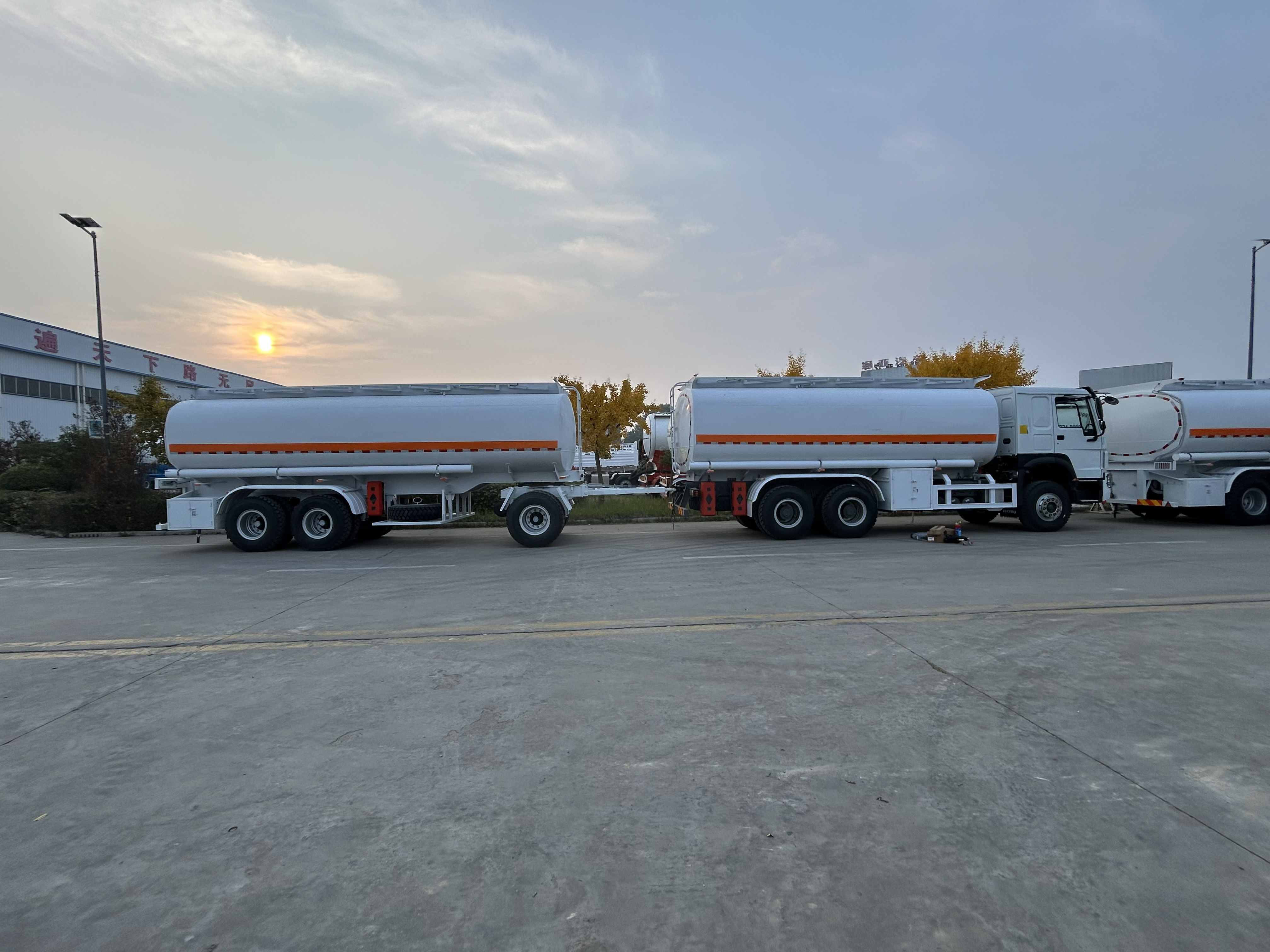Un camion-citerne de carburant et une remorque complète seront expédiés en Éthiopie